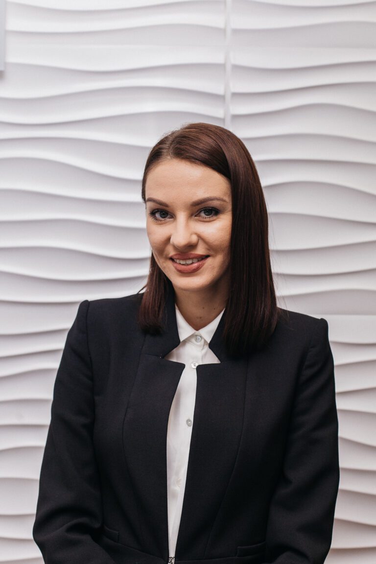Yuliya Ivanyshyn - Denturist